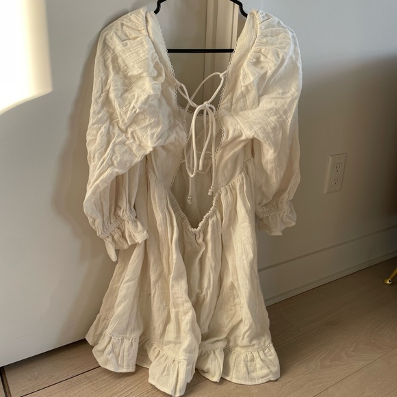 White puff sleeve, open back mini dress - Picture 5 of 5